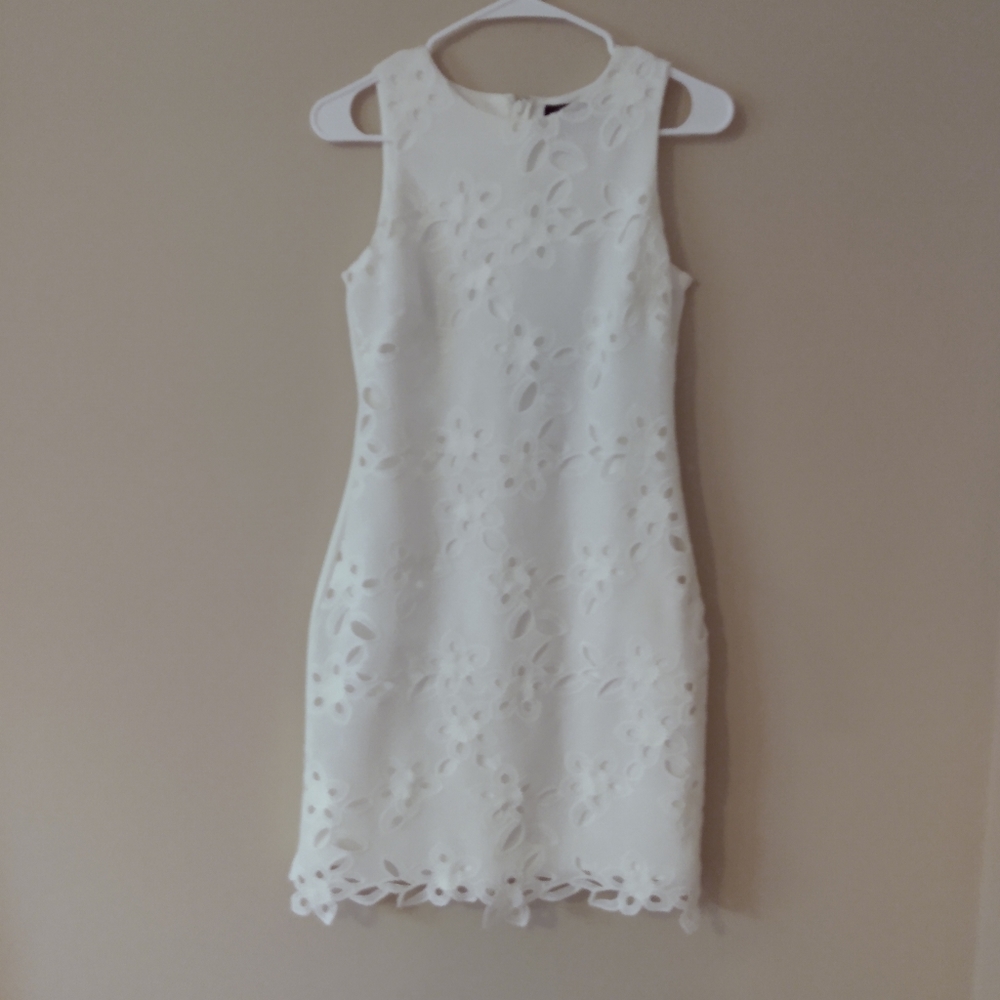 Jessica Simpson size 2 short sleeveless dress